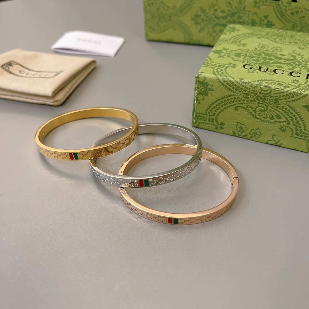 Gucci shallow carved bracelet
