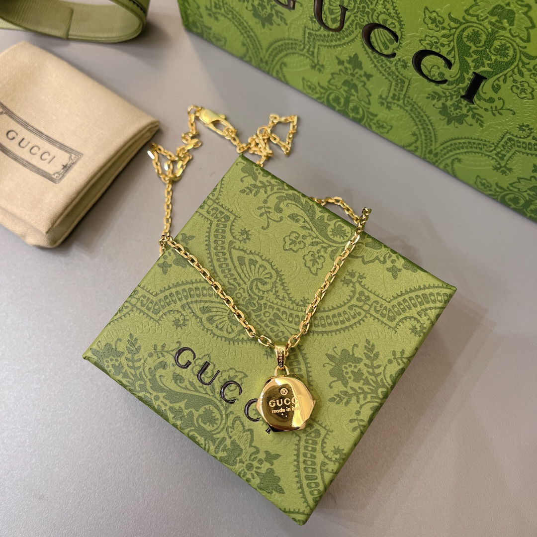 Gucci gold nut necklace