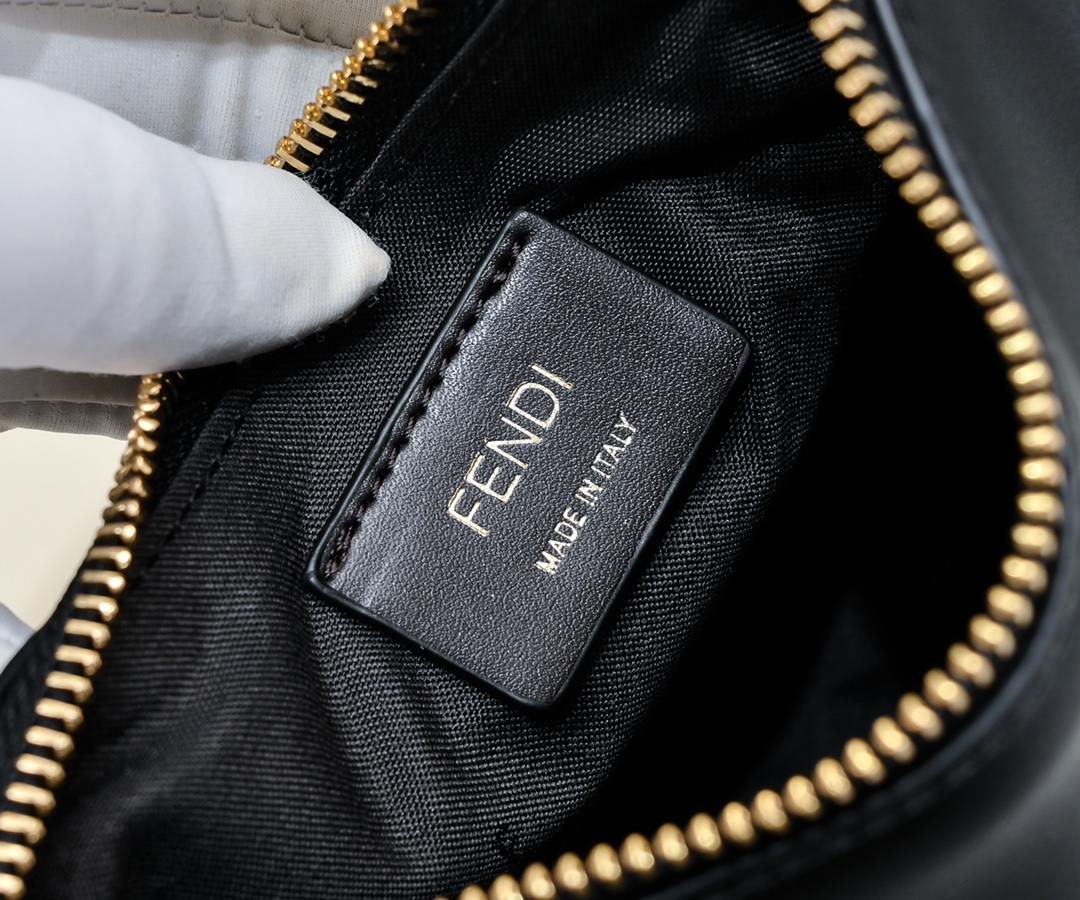FENDI praphy underarm bag 1009