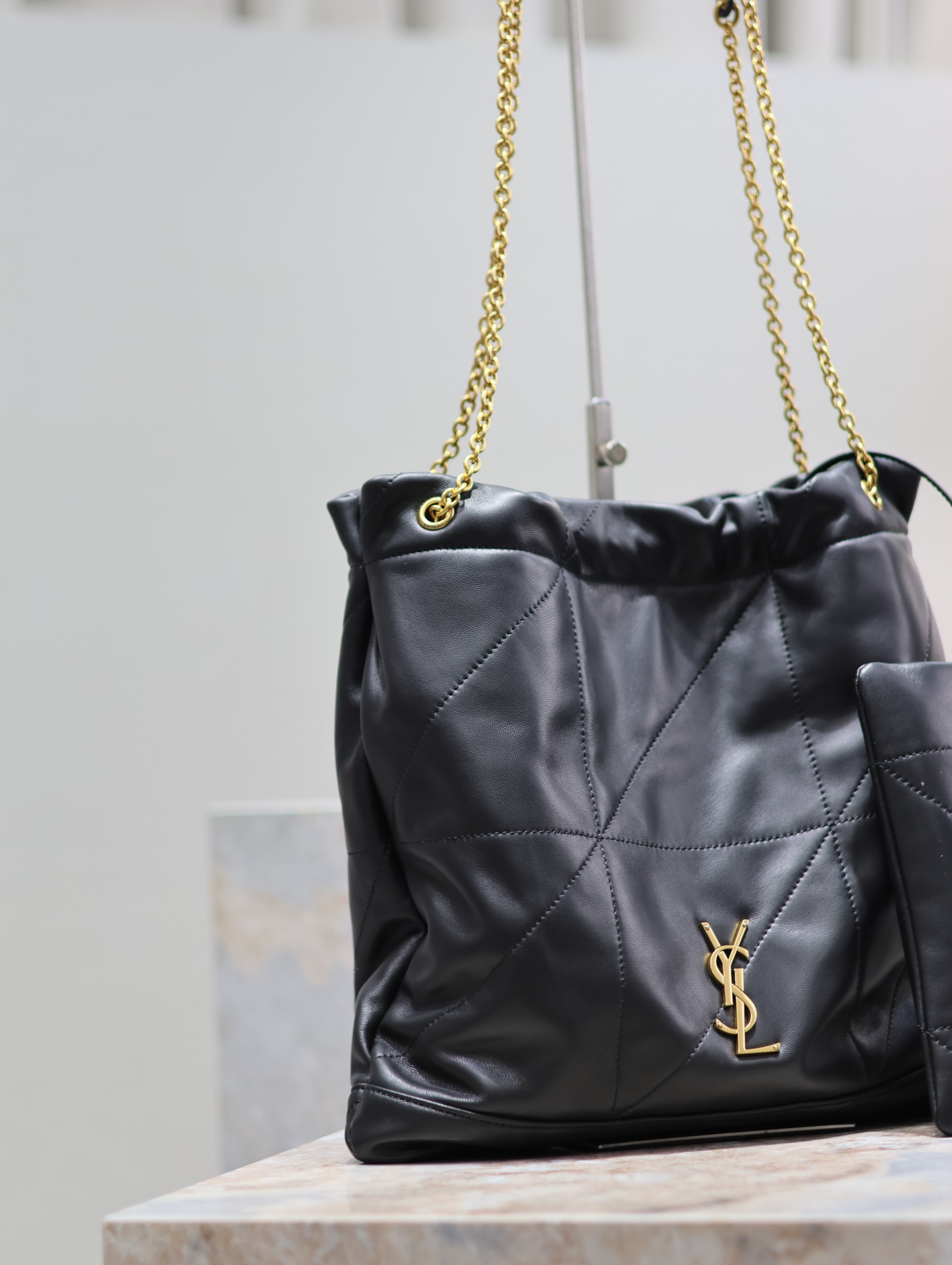 Yves Saint Laurent POCHON Handbag 781666