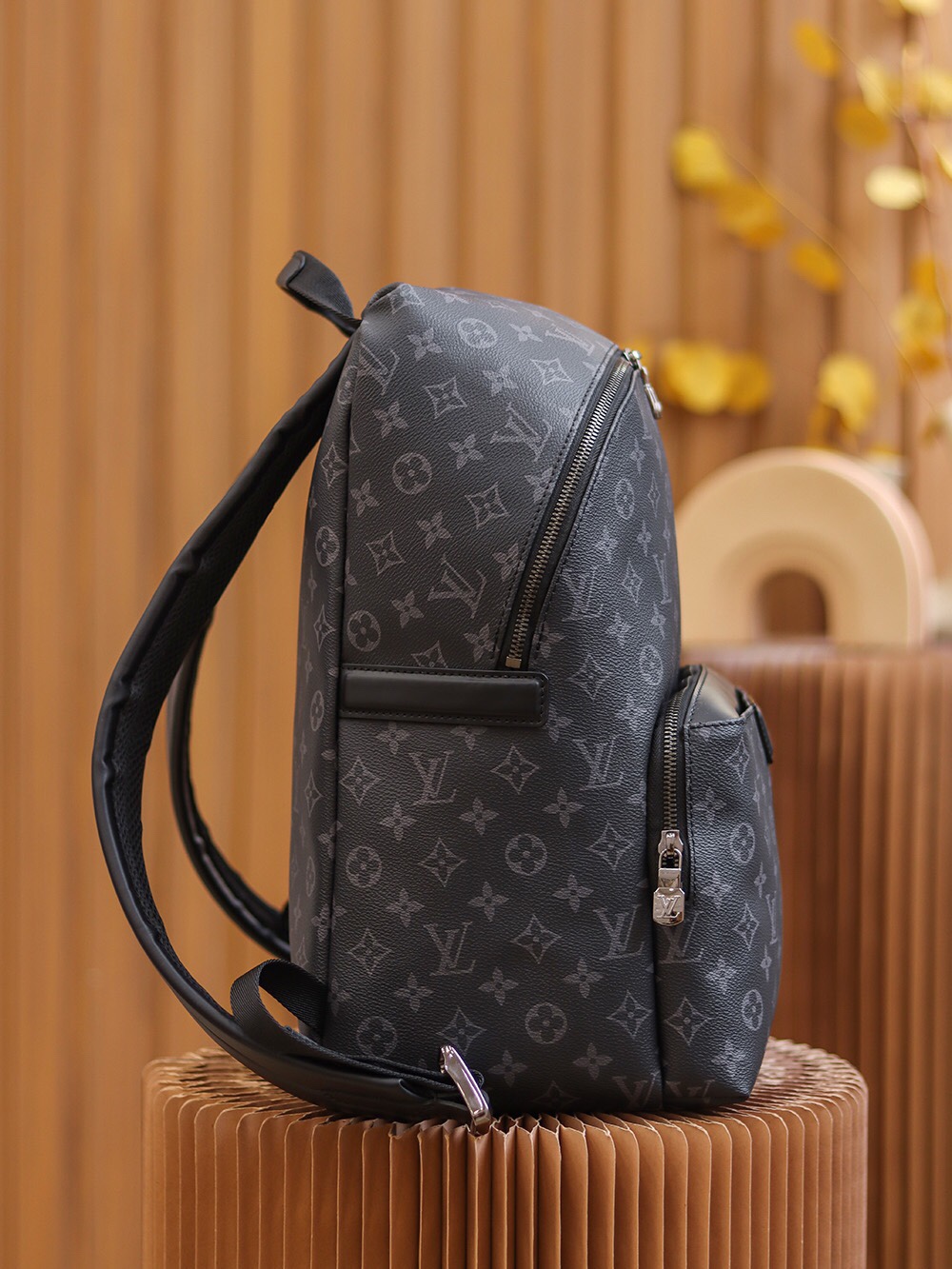 Louis Vuitton Discovery Backpack M43186