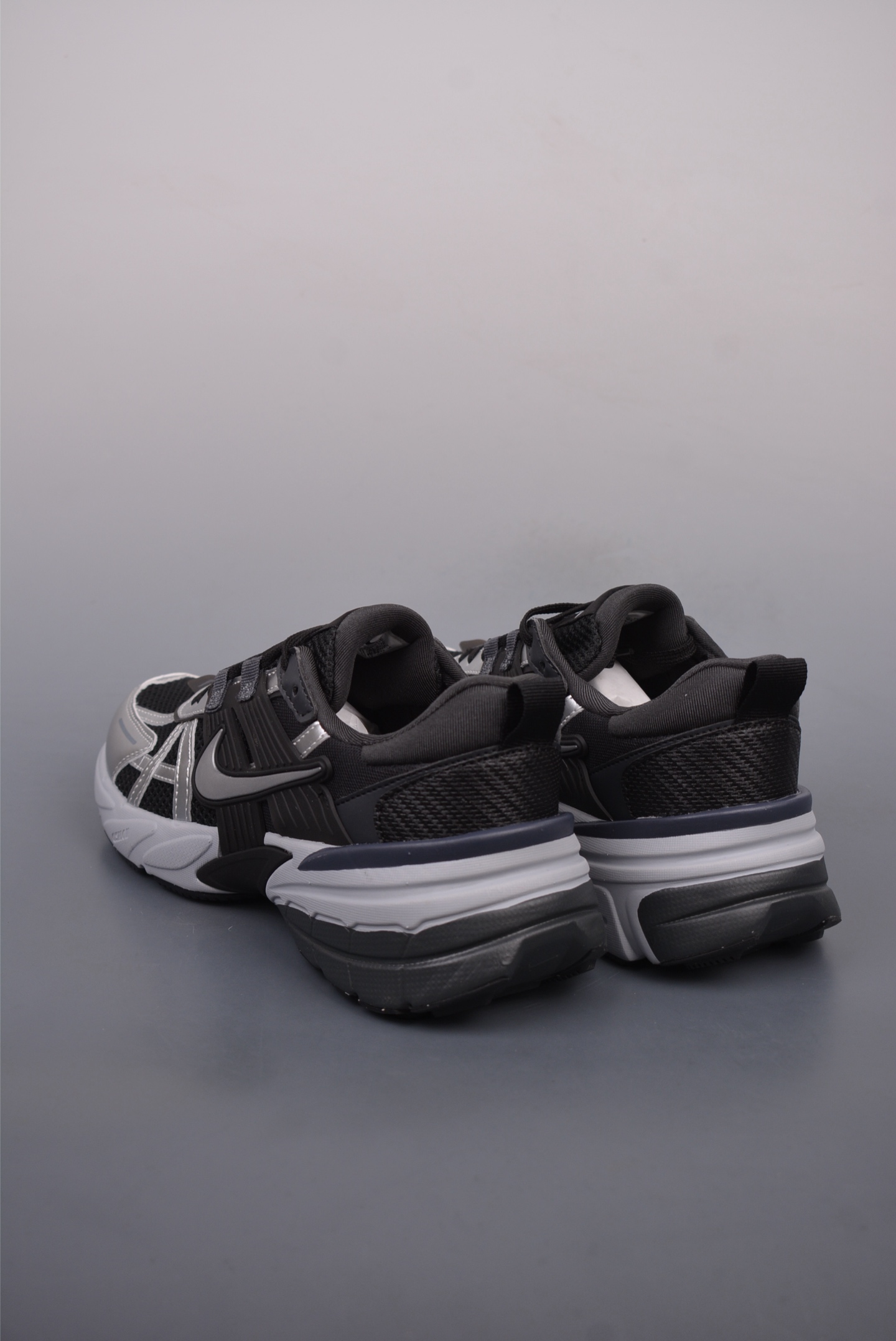 Nike Wmns V2K Runtekk LowBlack Metallic Silver FD0736-005