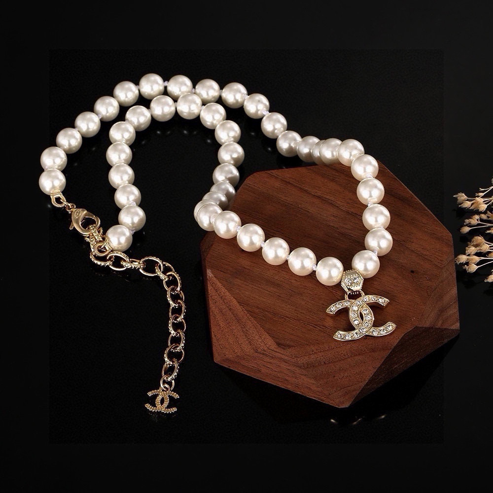 Chanel new pearl necklace