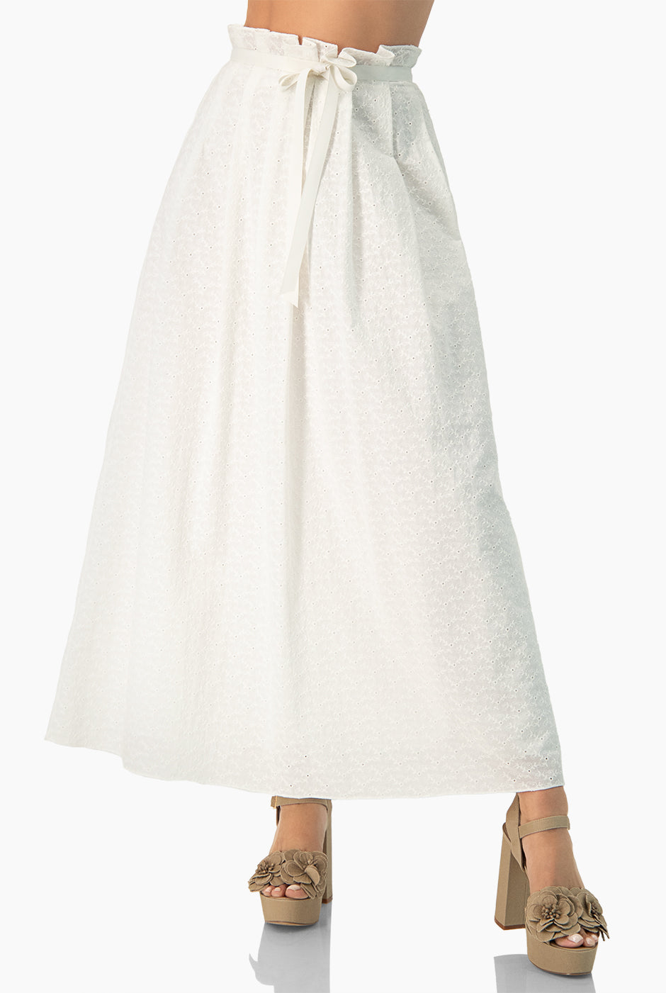 Maxi falda en tono blanco con cinta