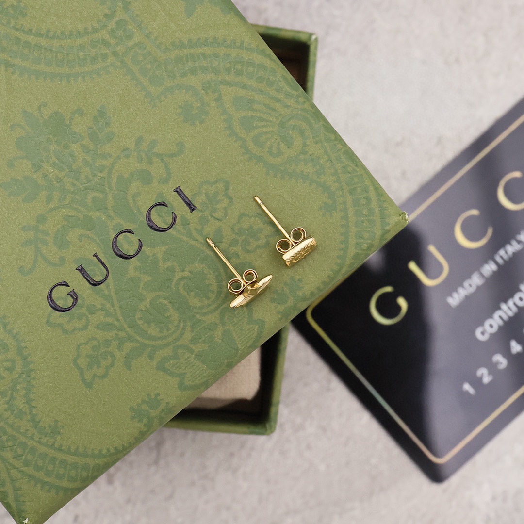 GUCCi five-pointed star earrings
