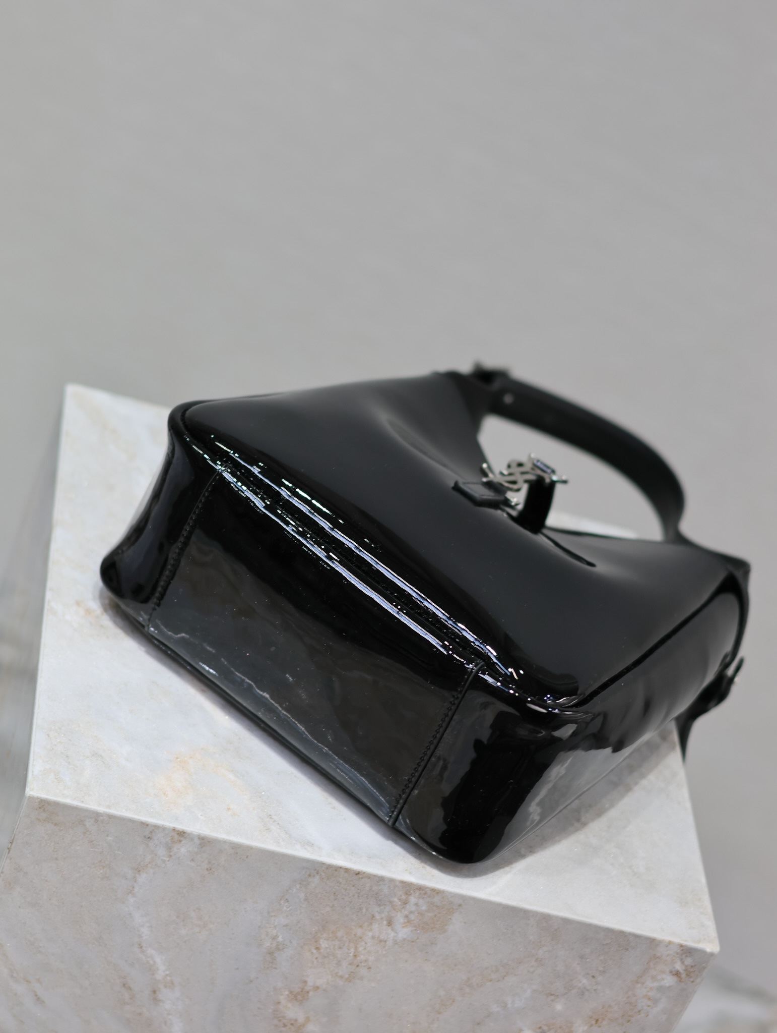 Yves Saint Laurent LE 5A7 Underarm Bag 713938