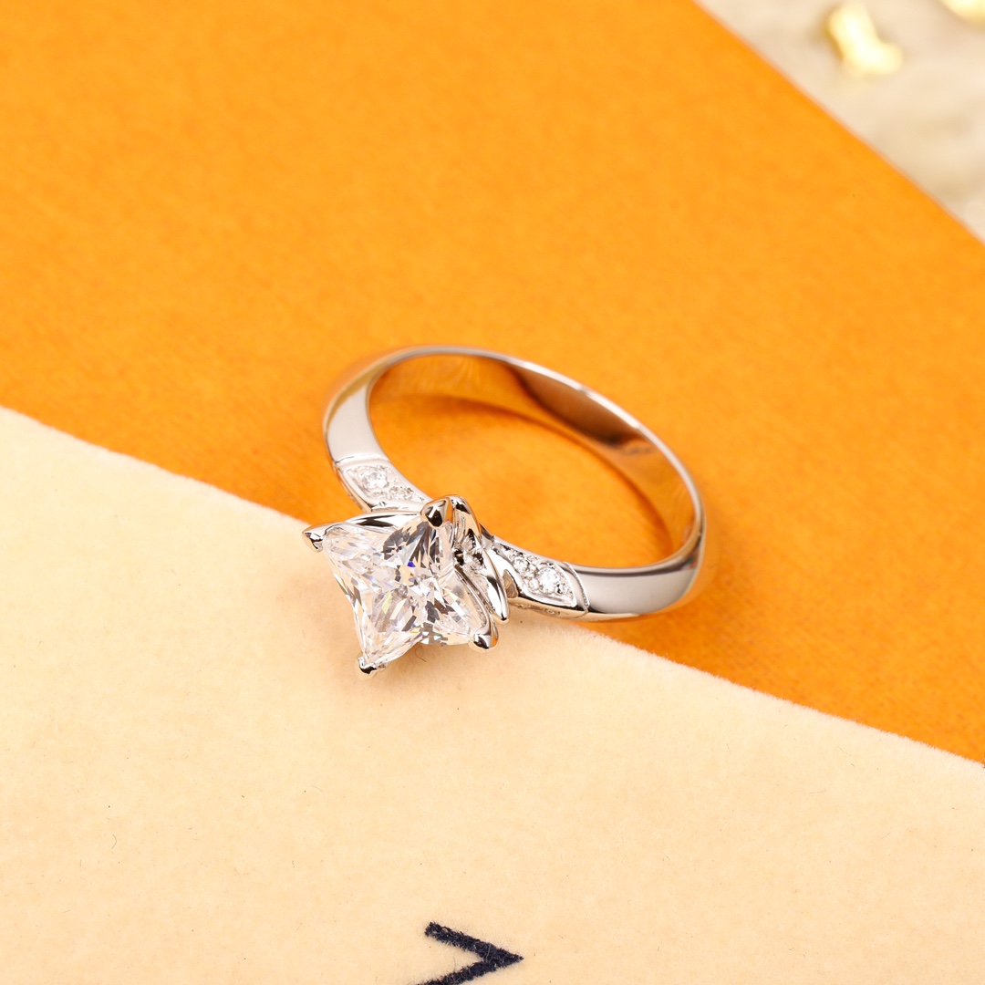 Louis Vuitton cut star ring