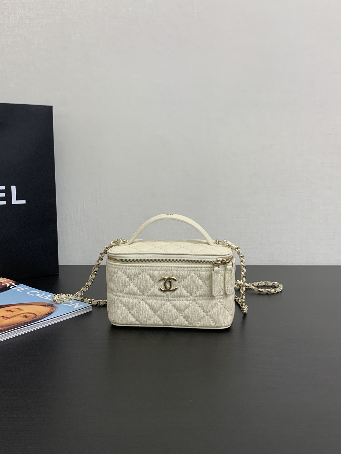 Chanel 25C cosmetic bag 99440
