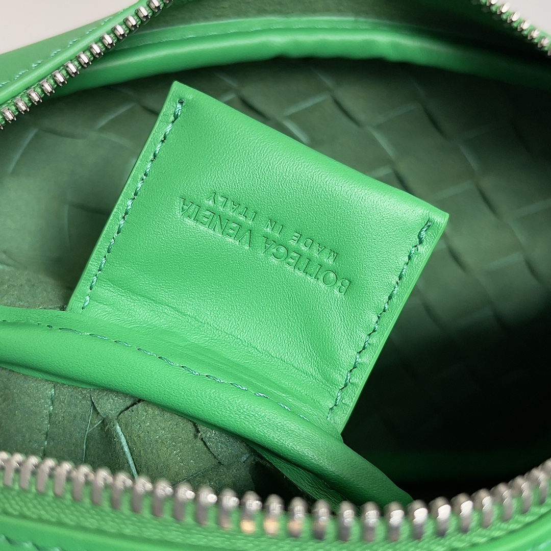 Bottega Veneta lntrecciato woven leather bag 710048