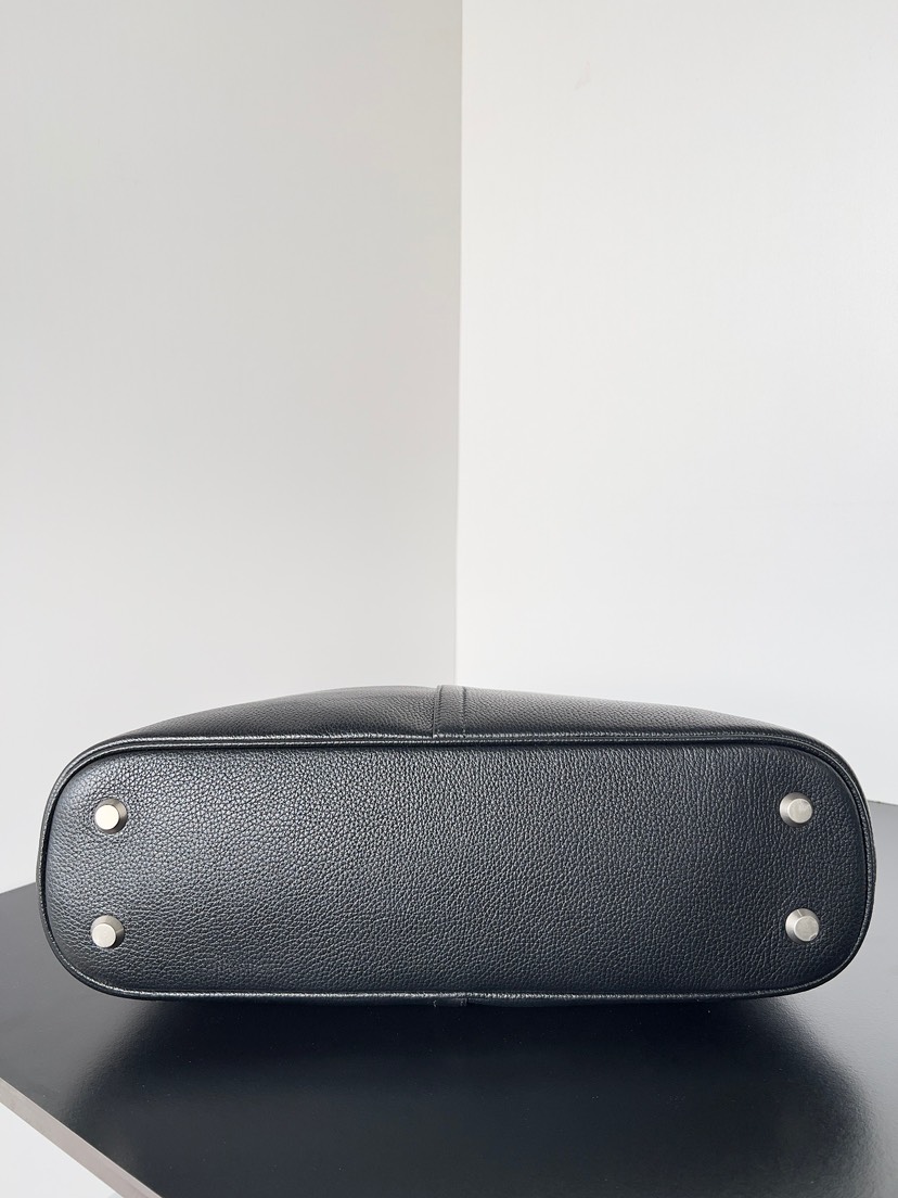Balenciaga 2024 Early Spring Series Loer Hobo Bag