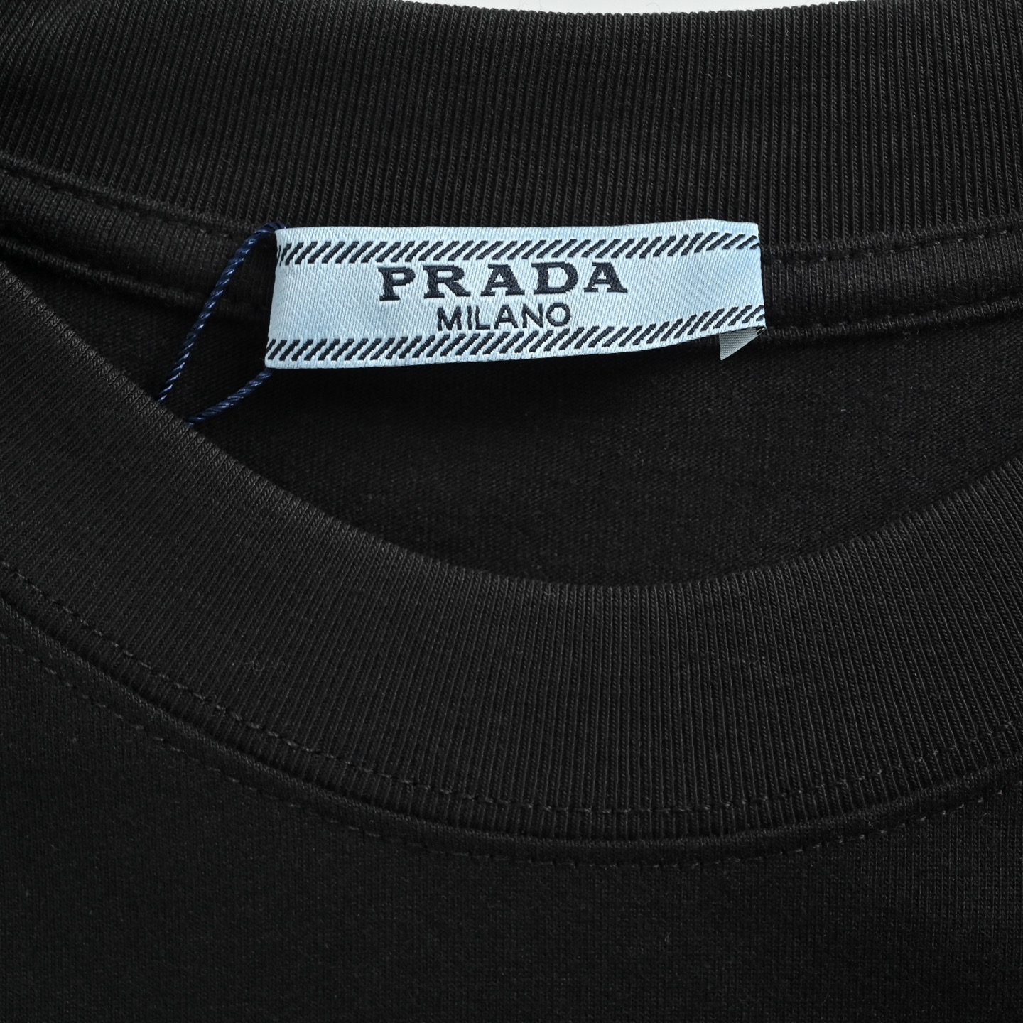 Prada 25ss short-sleeved shirt with small logo patch embroidery on chest