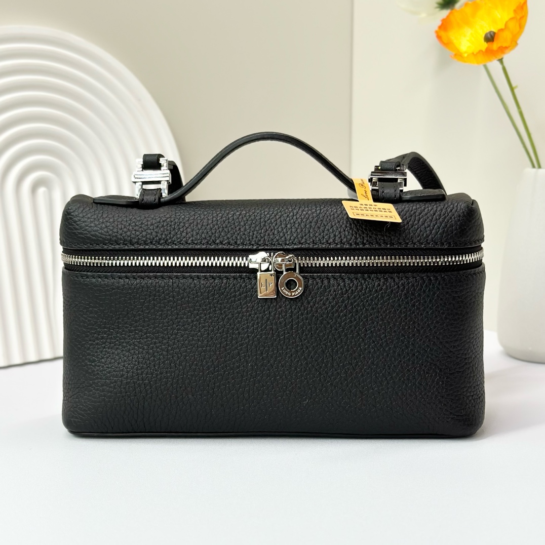 Loro Piana Extra poet L19 Clutch FAI8393