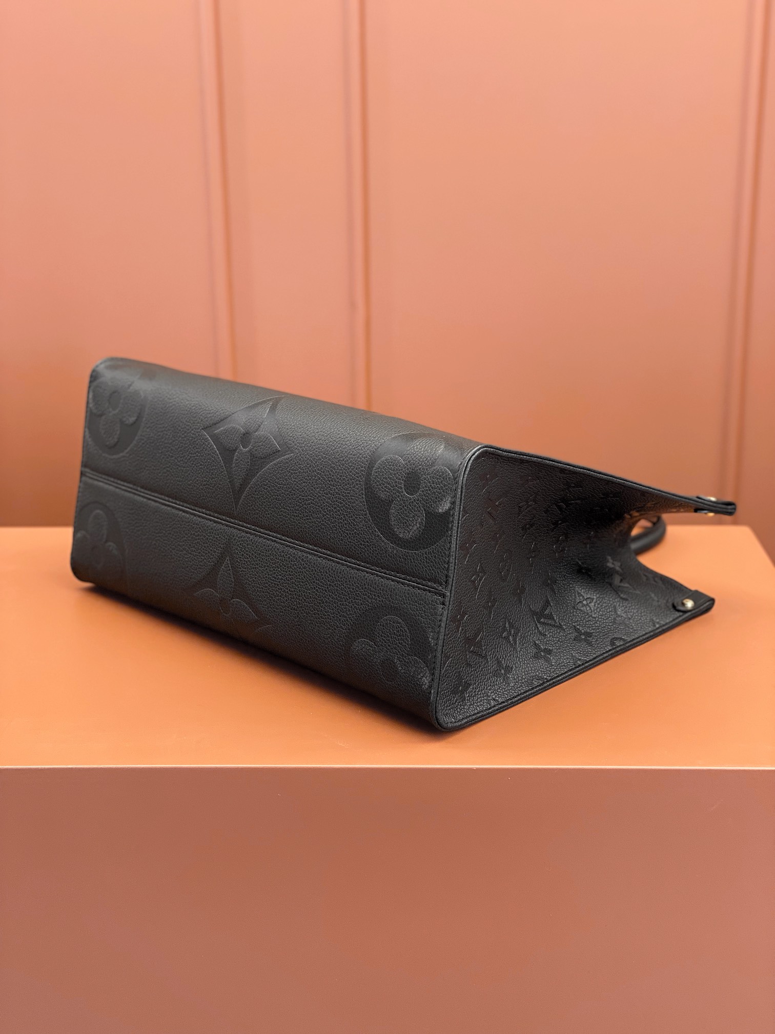 Louis Vuitton ONTHEGO Medium Handbag M45595