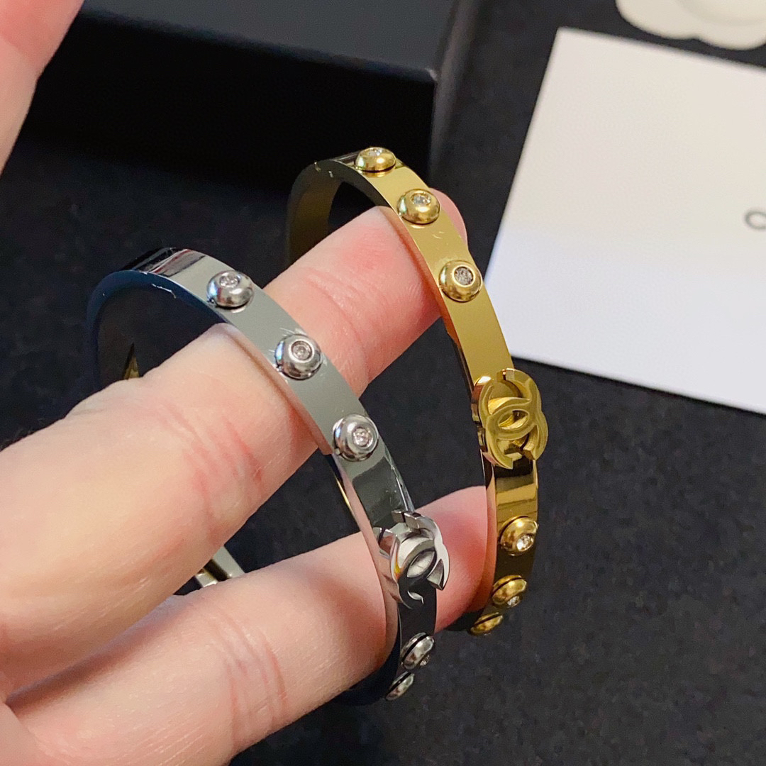 Chanel six sparkling diamond bracelet