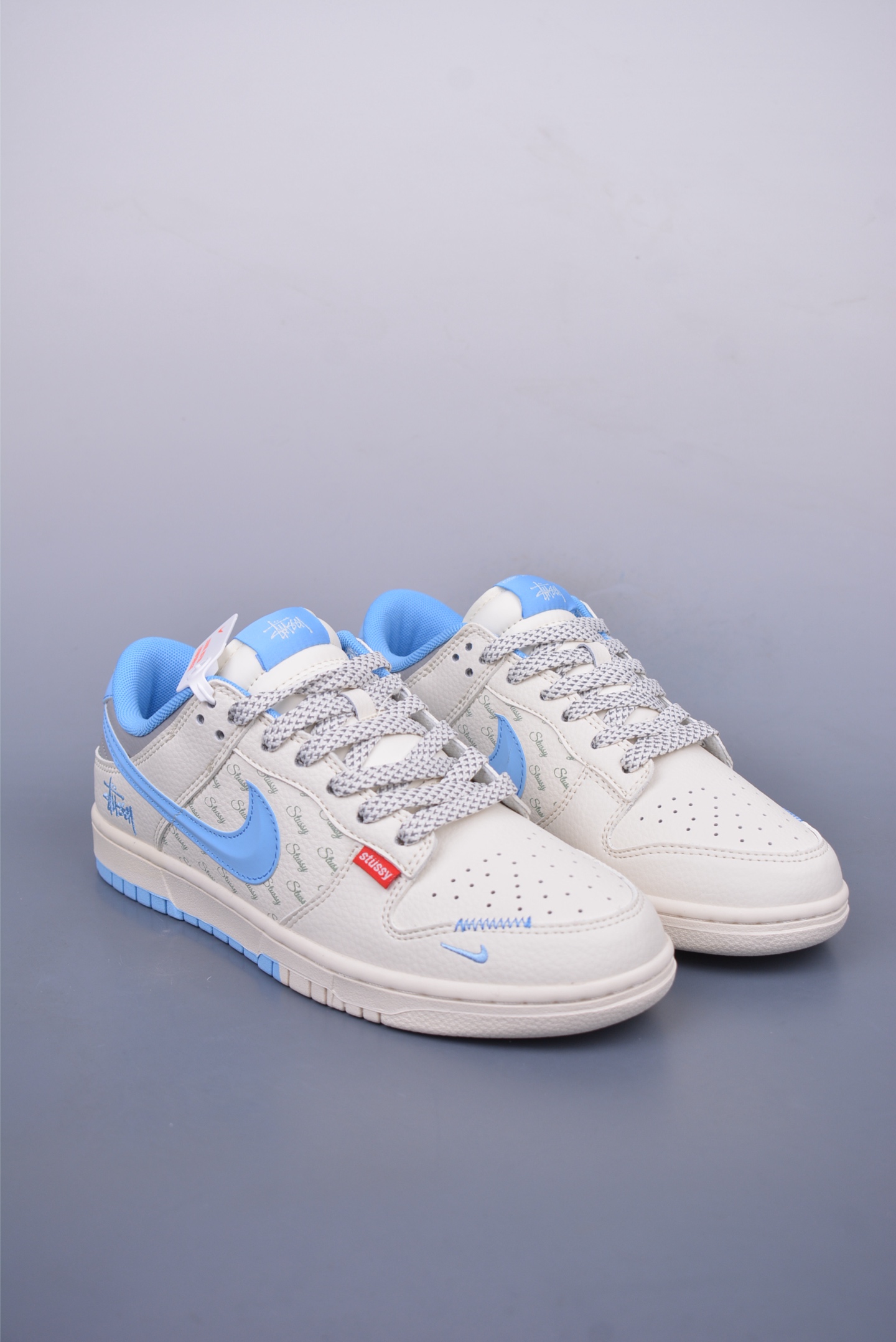 Stussy x Nike SB Dunk Low sneakers Off-white and blue XS6089-539