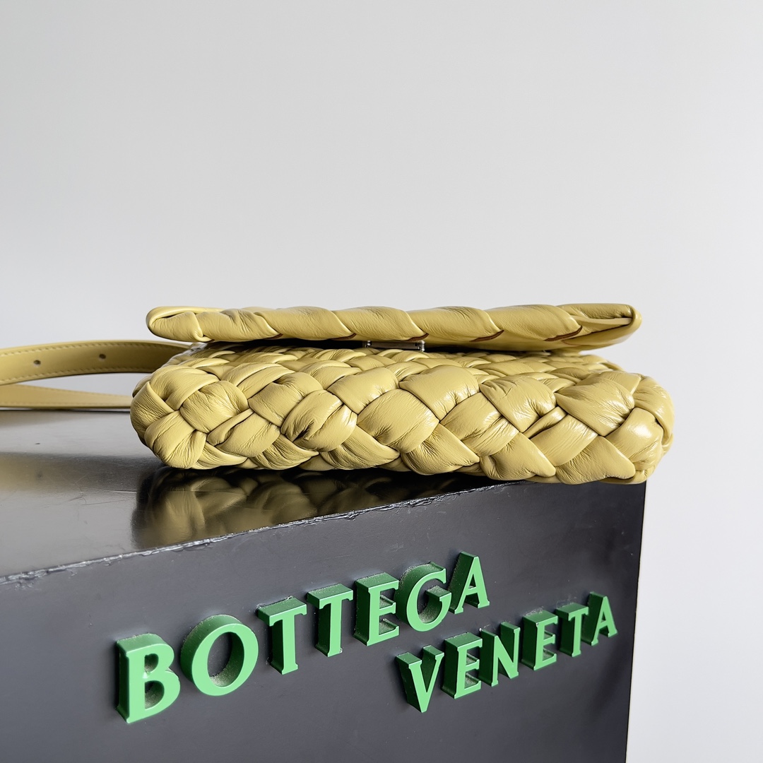 Bottega Veneta RUMPLE MESSENGER handbag 787113