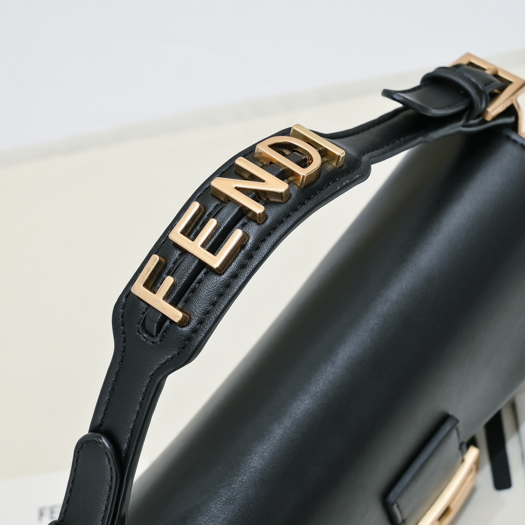 FENDI BAGUETTE handbag 6809