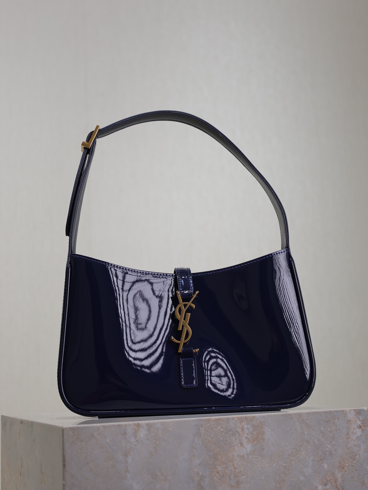 Yves Saint Laurent Le5A7 Bag 657228