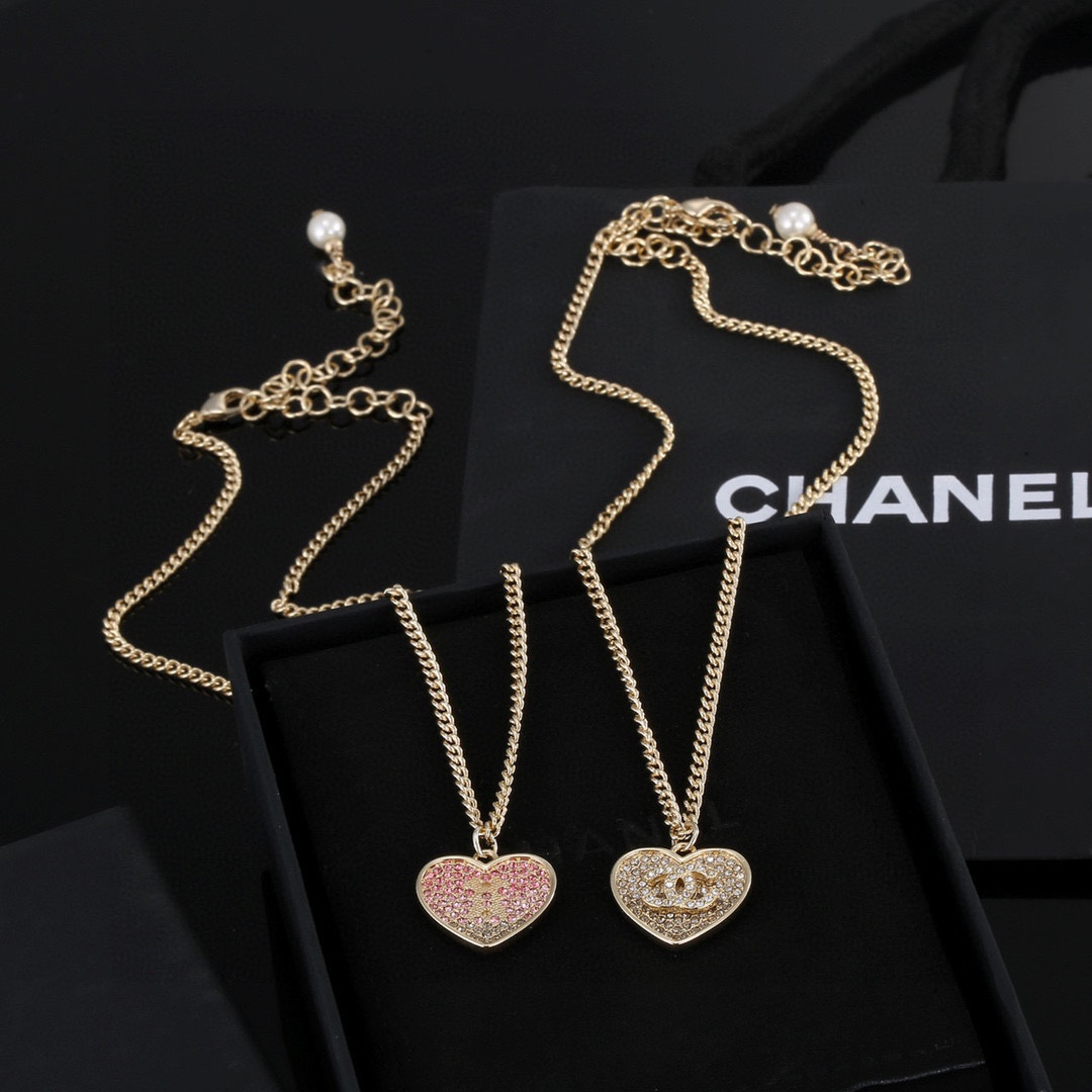 Chanel gradient heart necklace