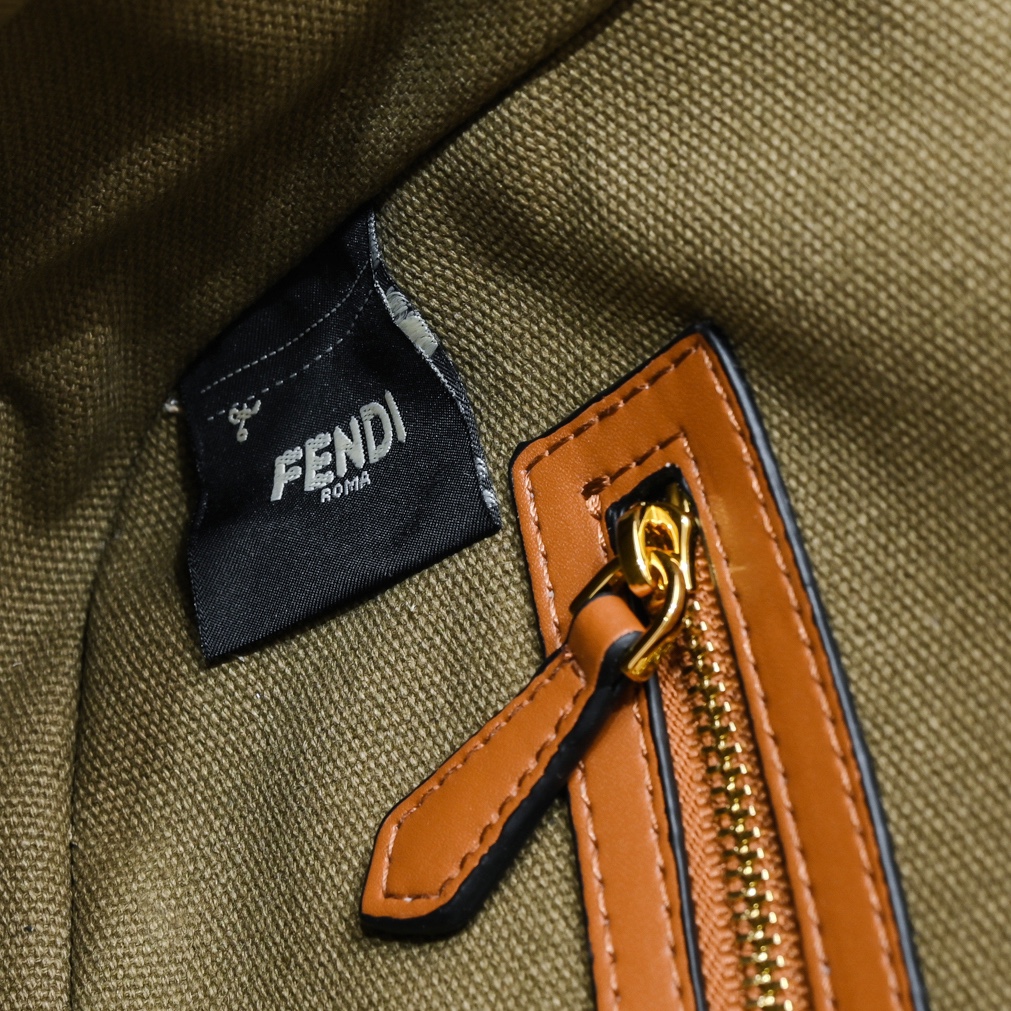 FENDI Baguette Shoulder Bag 1008