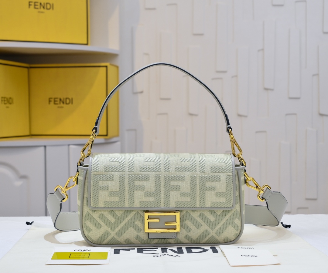 FENDI Baguette Shoulder Bag 1002