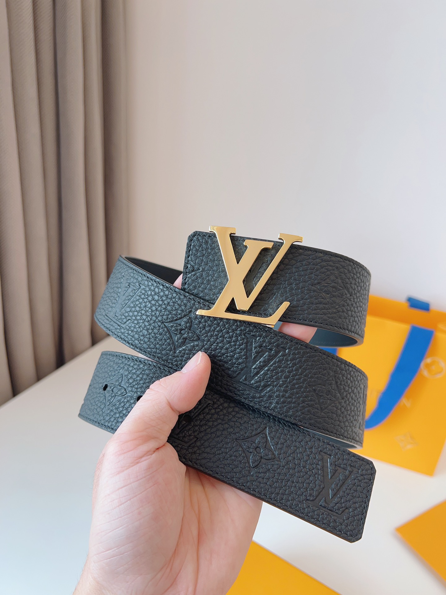 Louis Vuitton double-sided men's belt with monogram, 4cm width