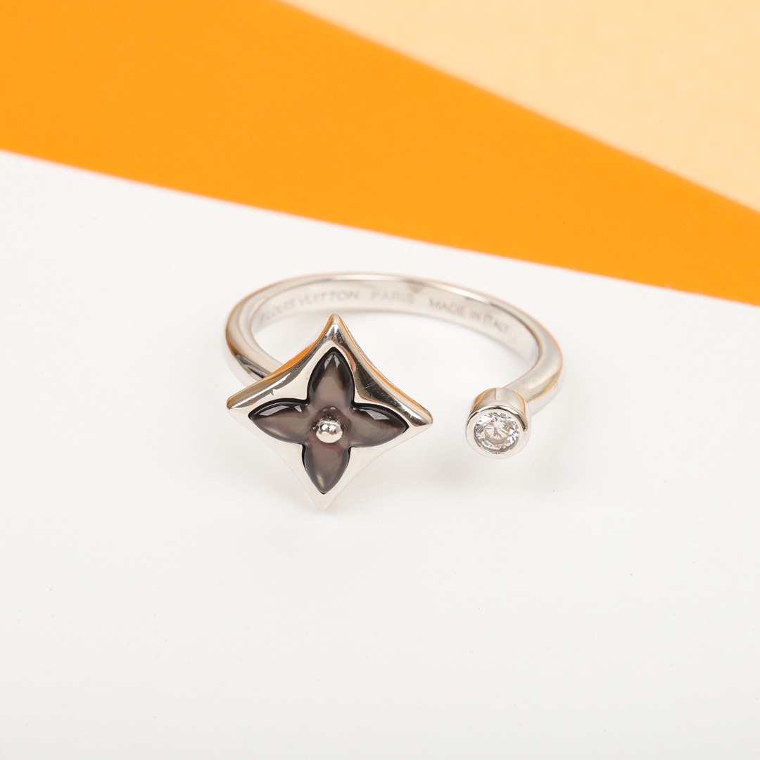 Louis Vuitton Mother-of-pearl Four-leaf Clover Ring