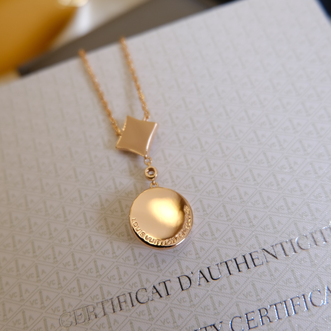 Louis Vuitton White Shell Classic Flower Necklace