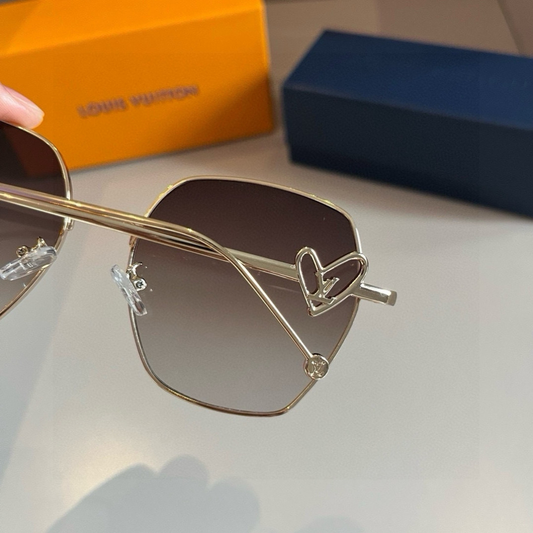 Louis Vuitton round-frame sunglasses