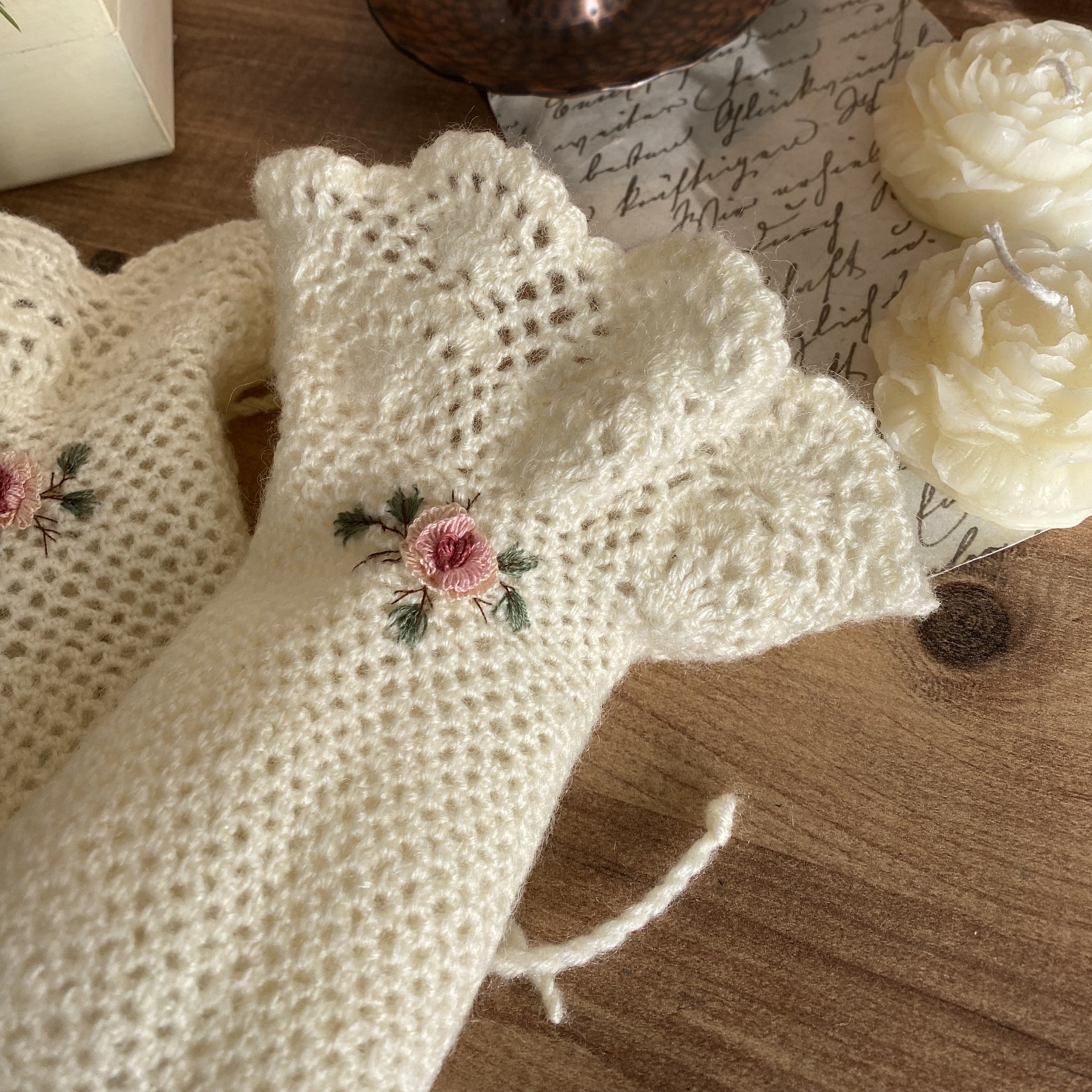 Handmade Knitted Embroidered Mittens - Adjustable Lace Gloves for a Vintage Touch 🌸✨