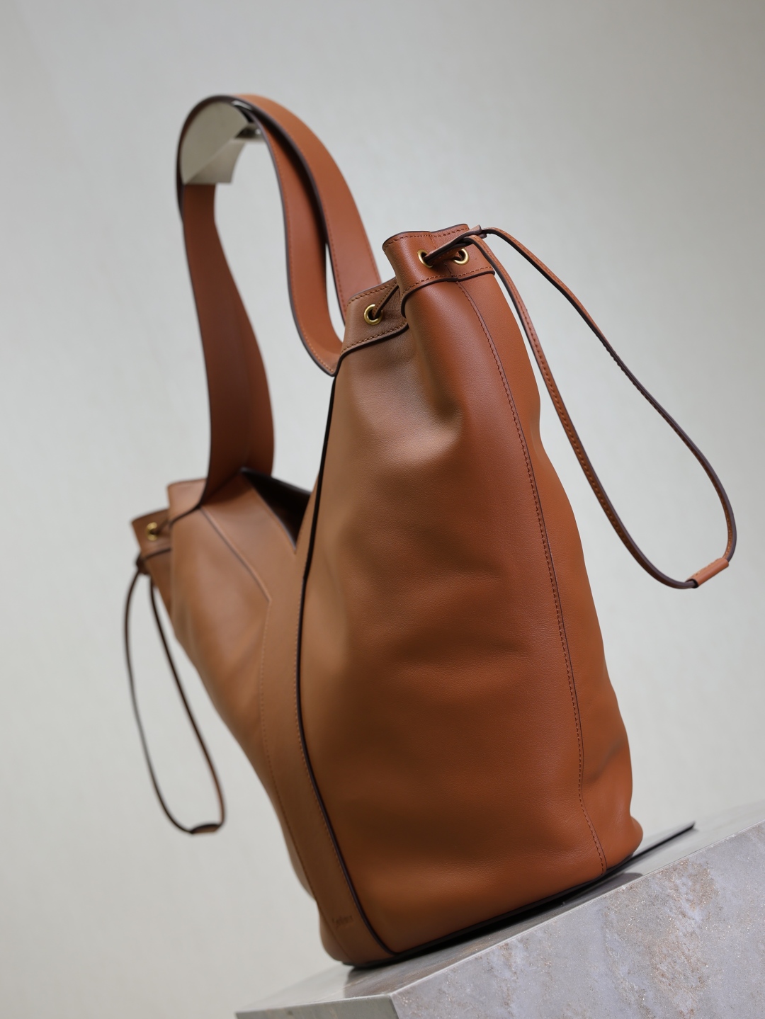 Yves Saint Laurent Leather HOBO Large Handbag 833160
