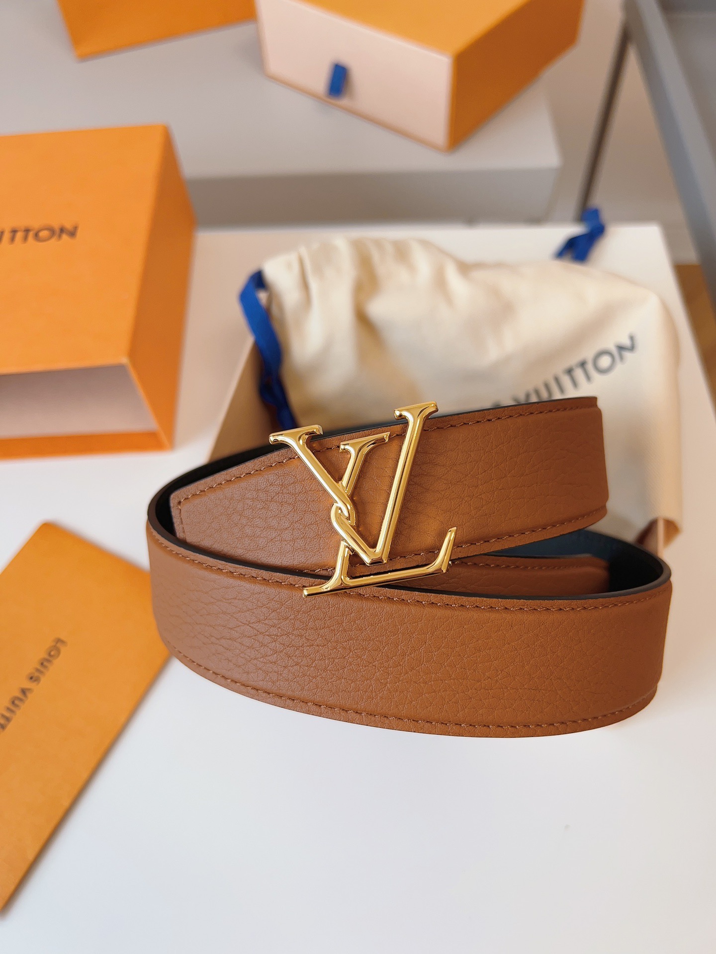 Louis Vuitton lychee grain double-faced cowhide belt, 3.5cm wide