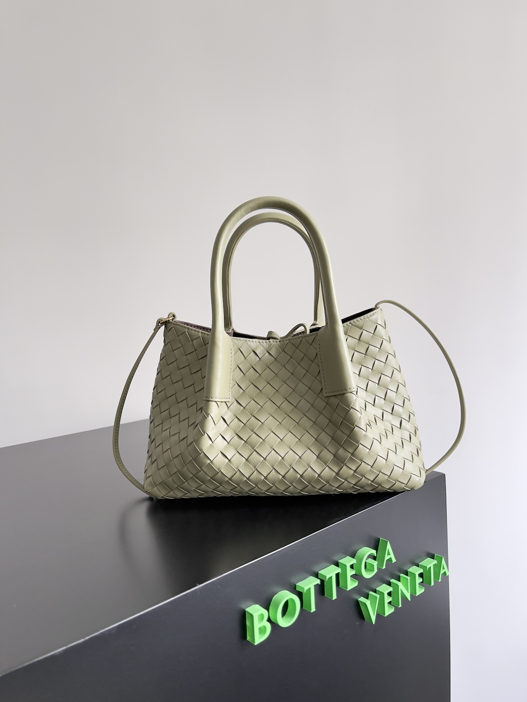 BOTTEGA VENETA 2025 PINACOTECA Small Bag 819004