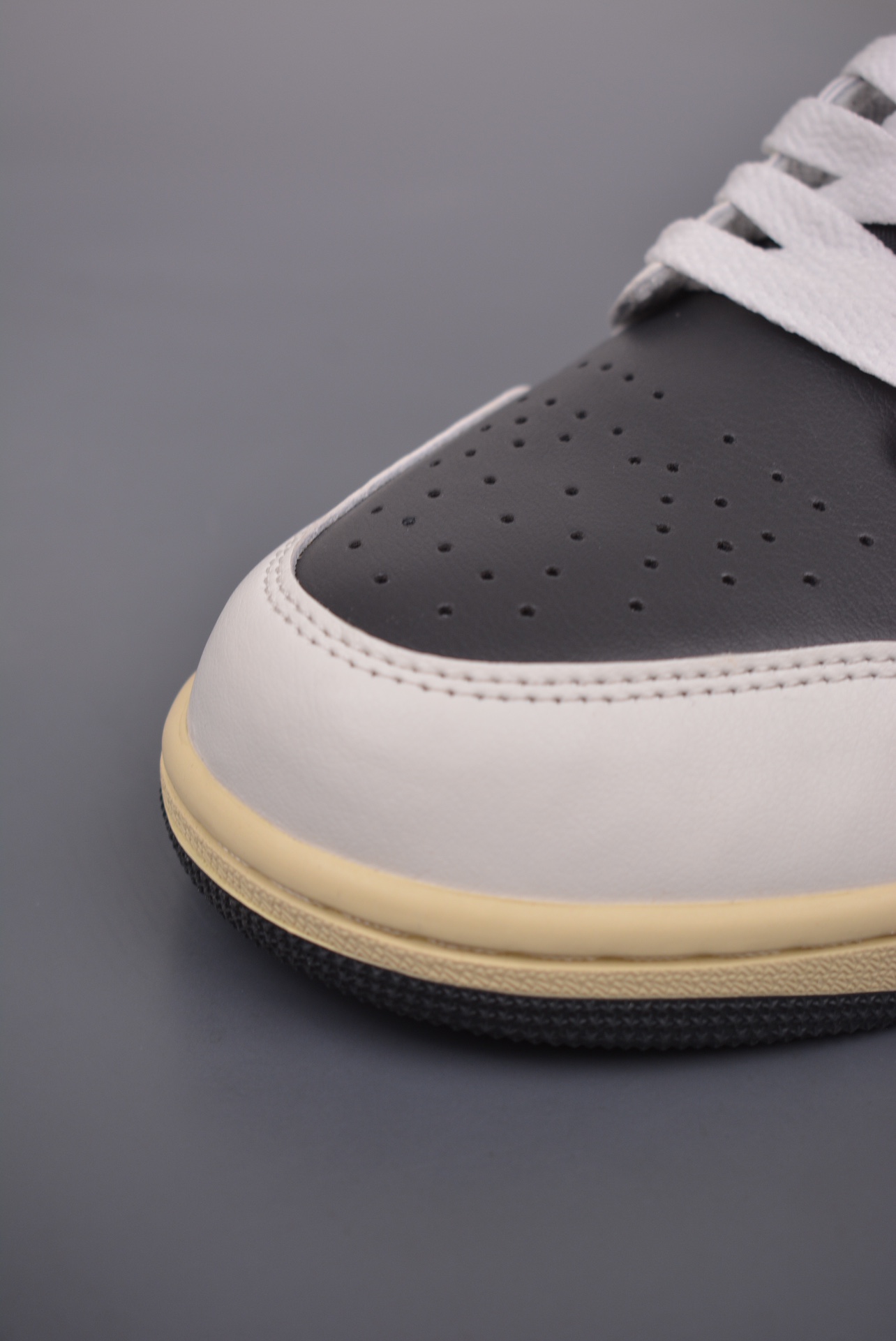 Air Jordan 1 Pouting Panda Gray  DC0774-001