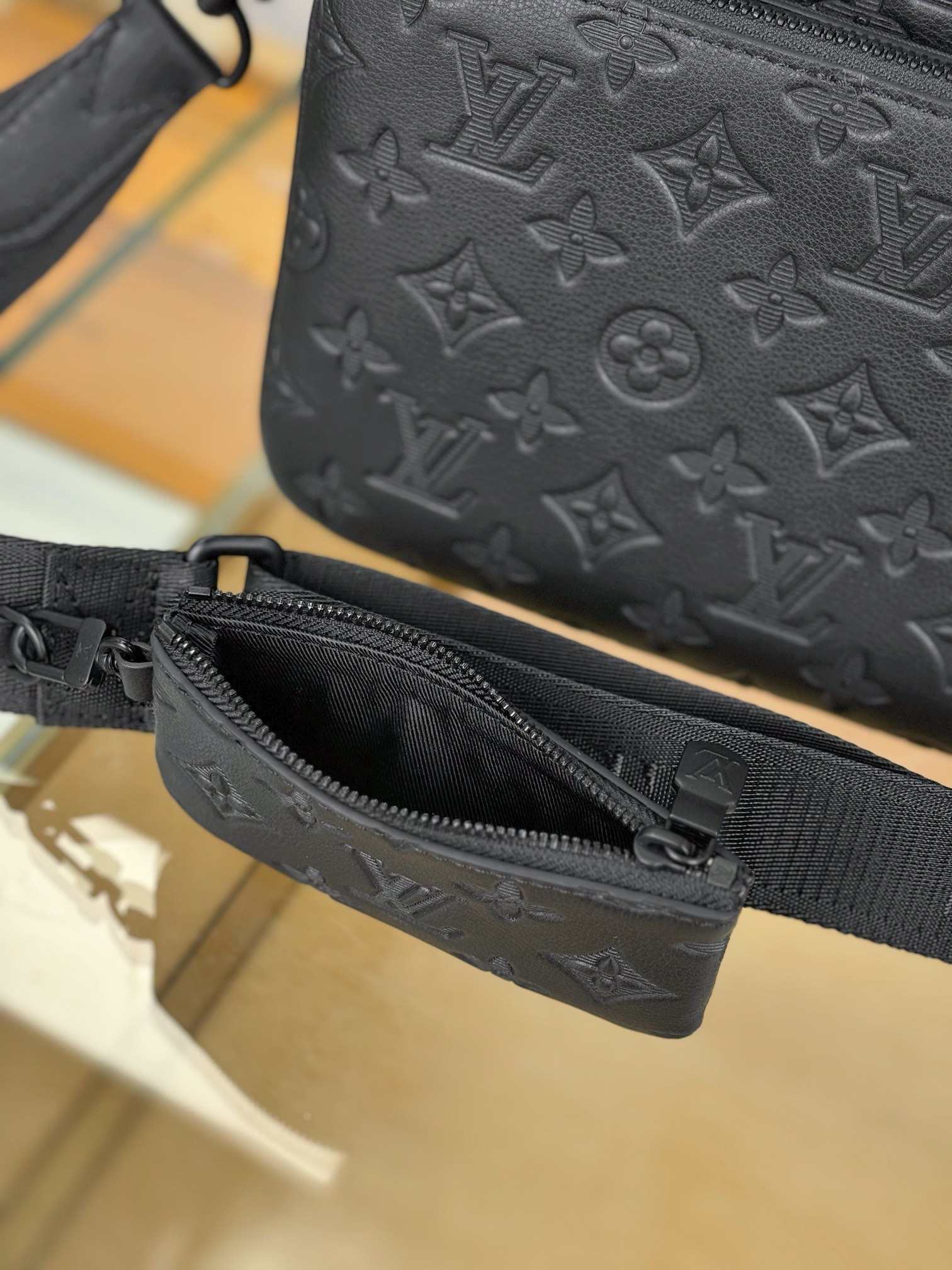 Louis Vuitton TRIO Messenger Bag M46602