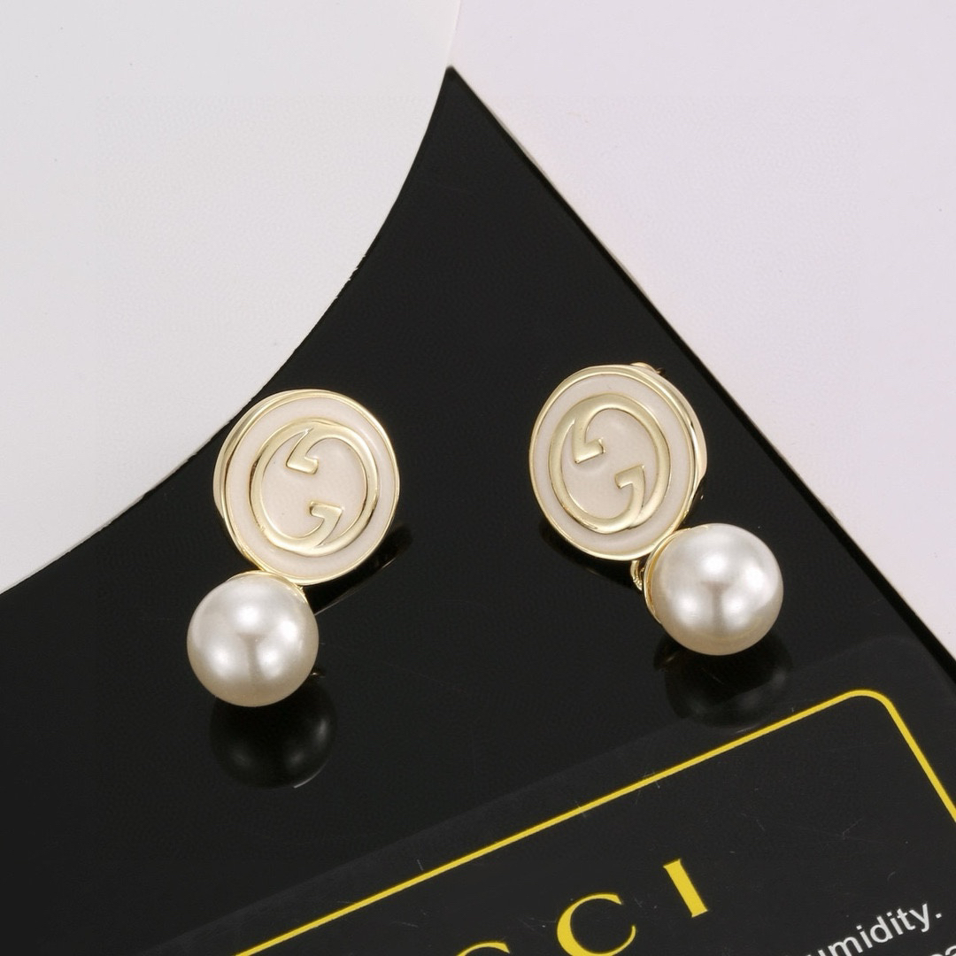 GUCCi Pearl Earrings
