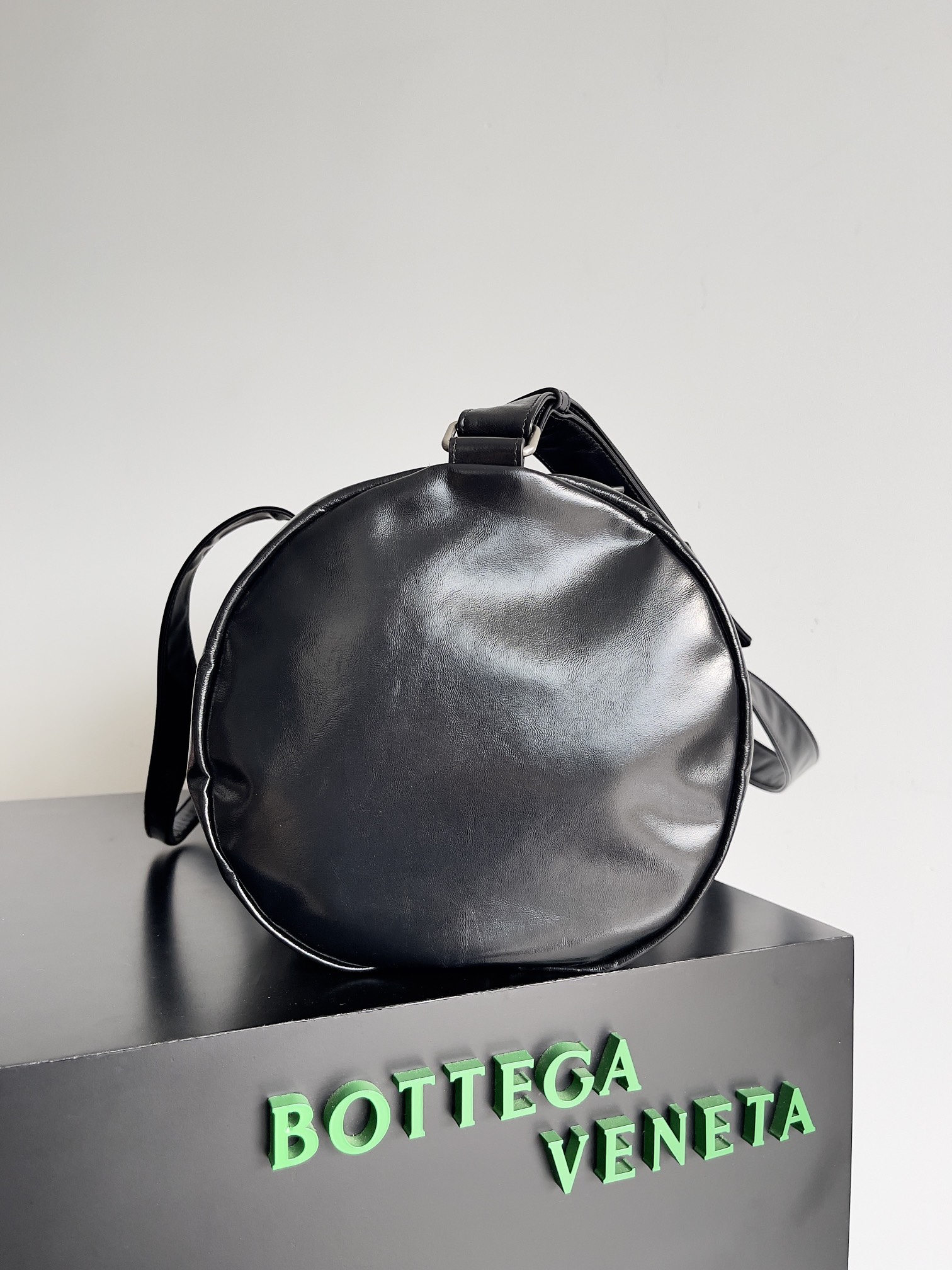 Bottega Veneta Leather Travel Bag 731192