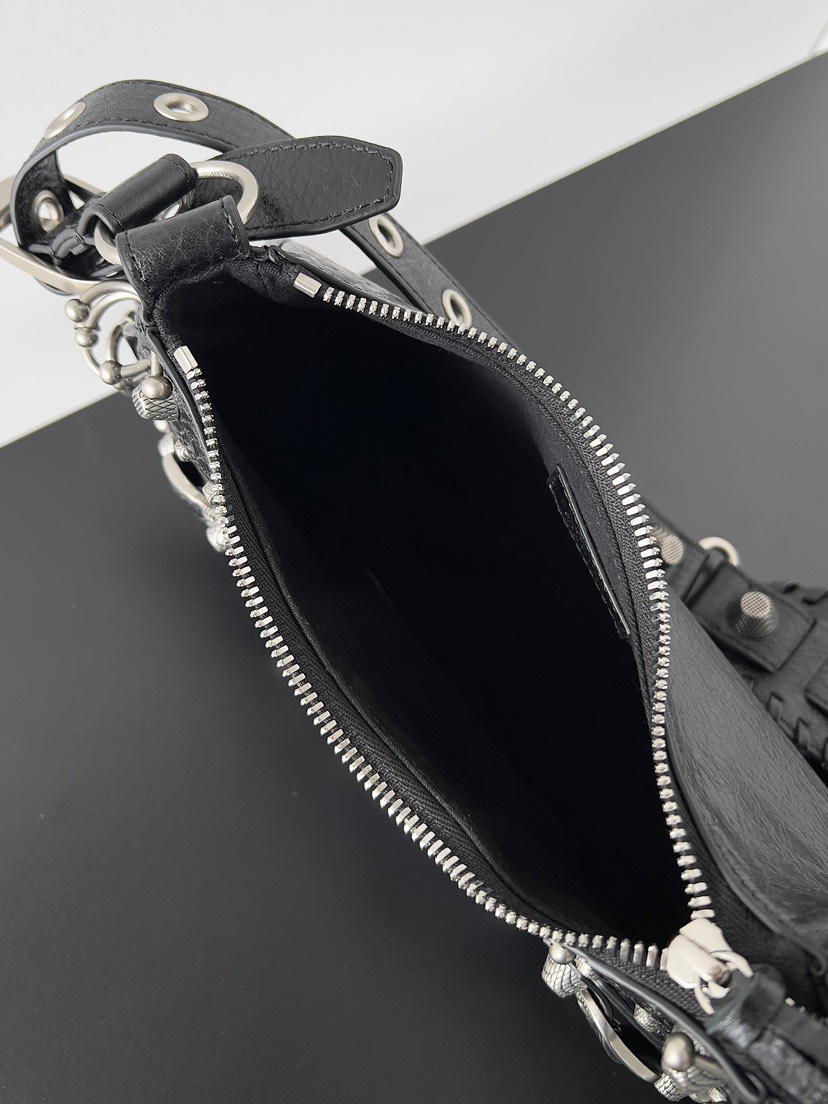 Balenciaga Le Cagole handbags