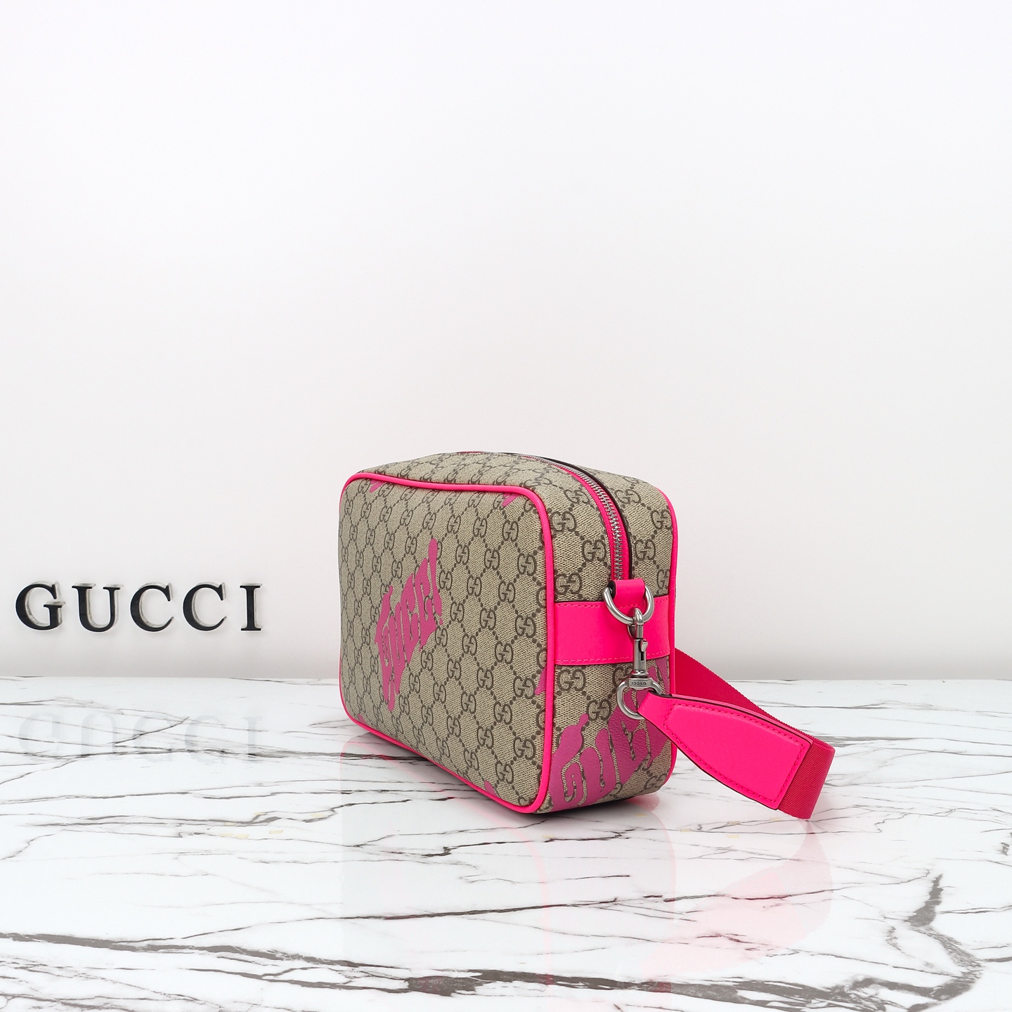 Gucci Medium crossbody bag with print 839380 FAEWN 9766