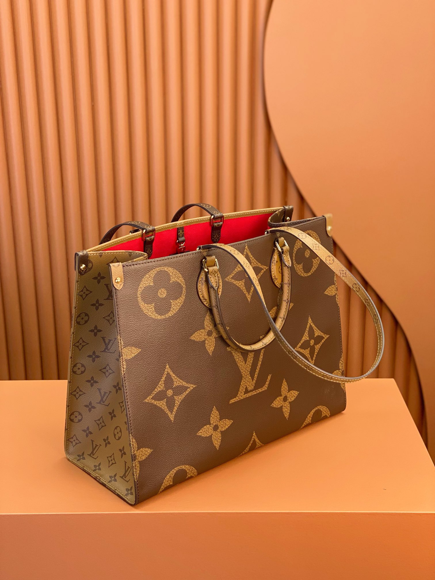 Louis Vuitton ONTHEGO Large Handbag M44576