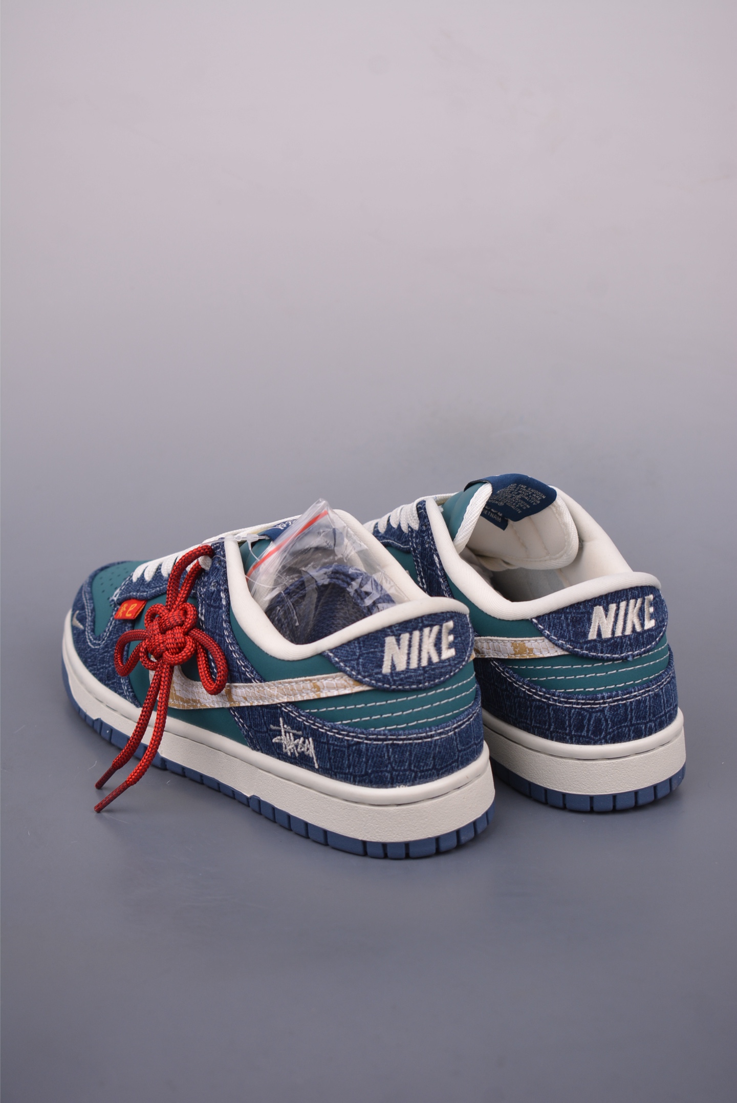 Nike SB Dunk Low sneakers 25 Year of the Snake Limited Edition Snake Denim Blue CH8311-112