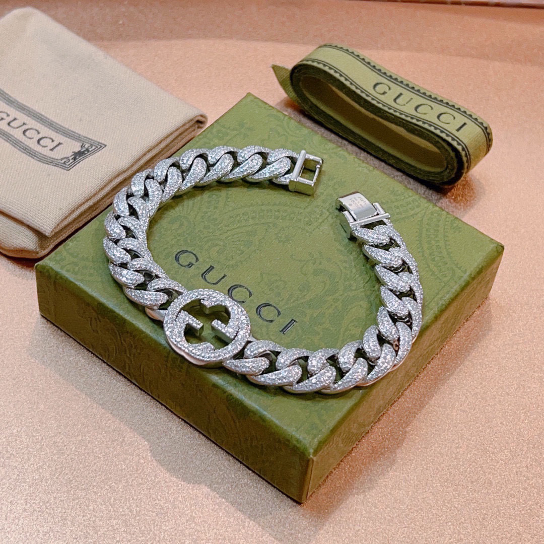 Gucci GG flat chain bracelet with diamonds