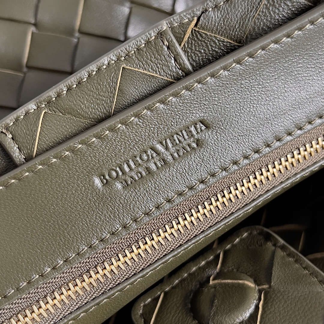 Bottega Veneta ANDIAMO Small Chain Bag 786008