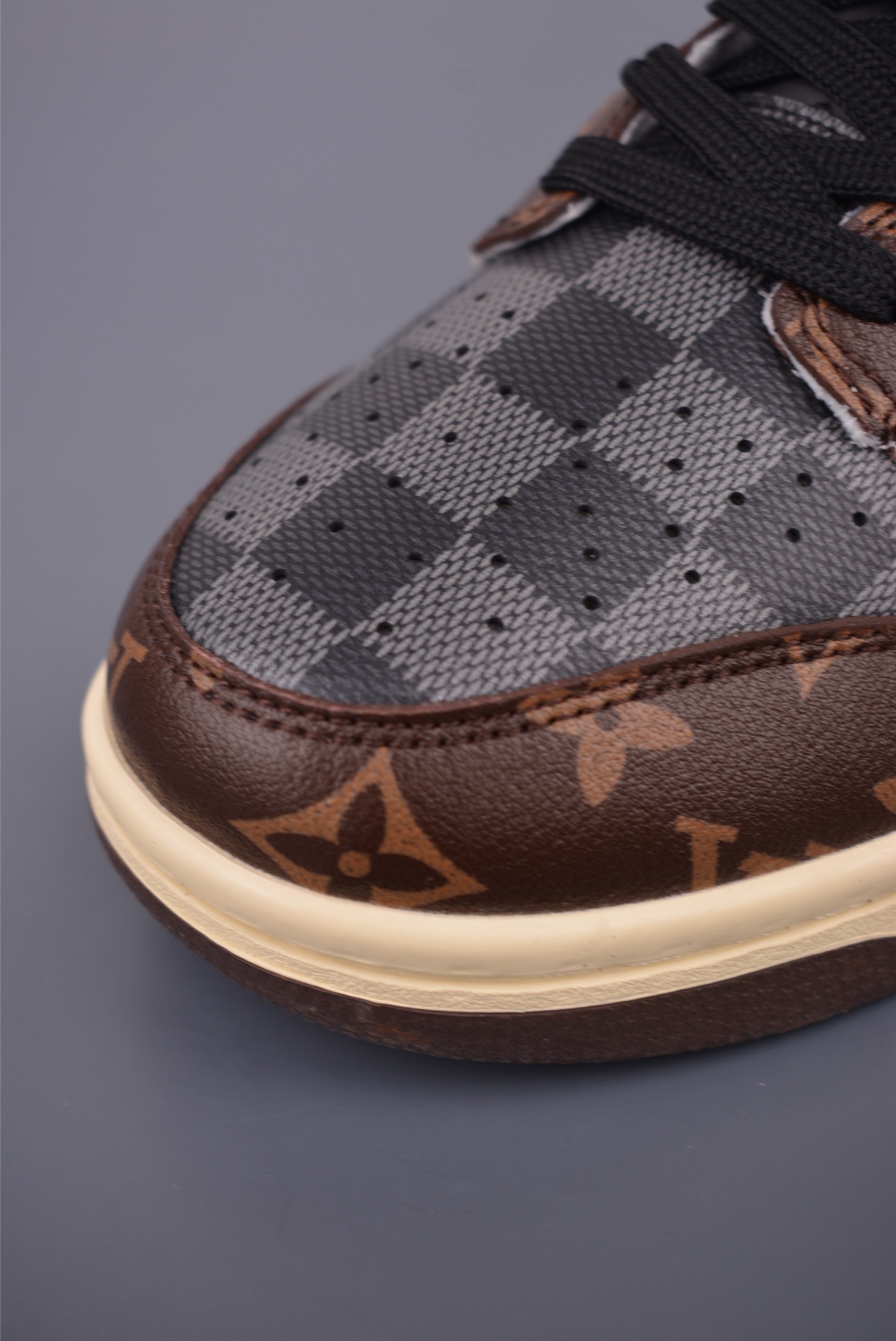 LV x Nike SB Dunk Low 