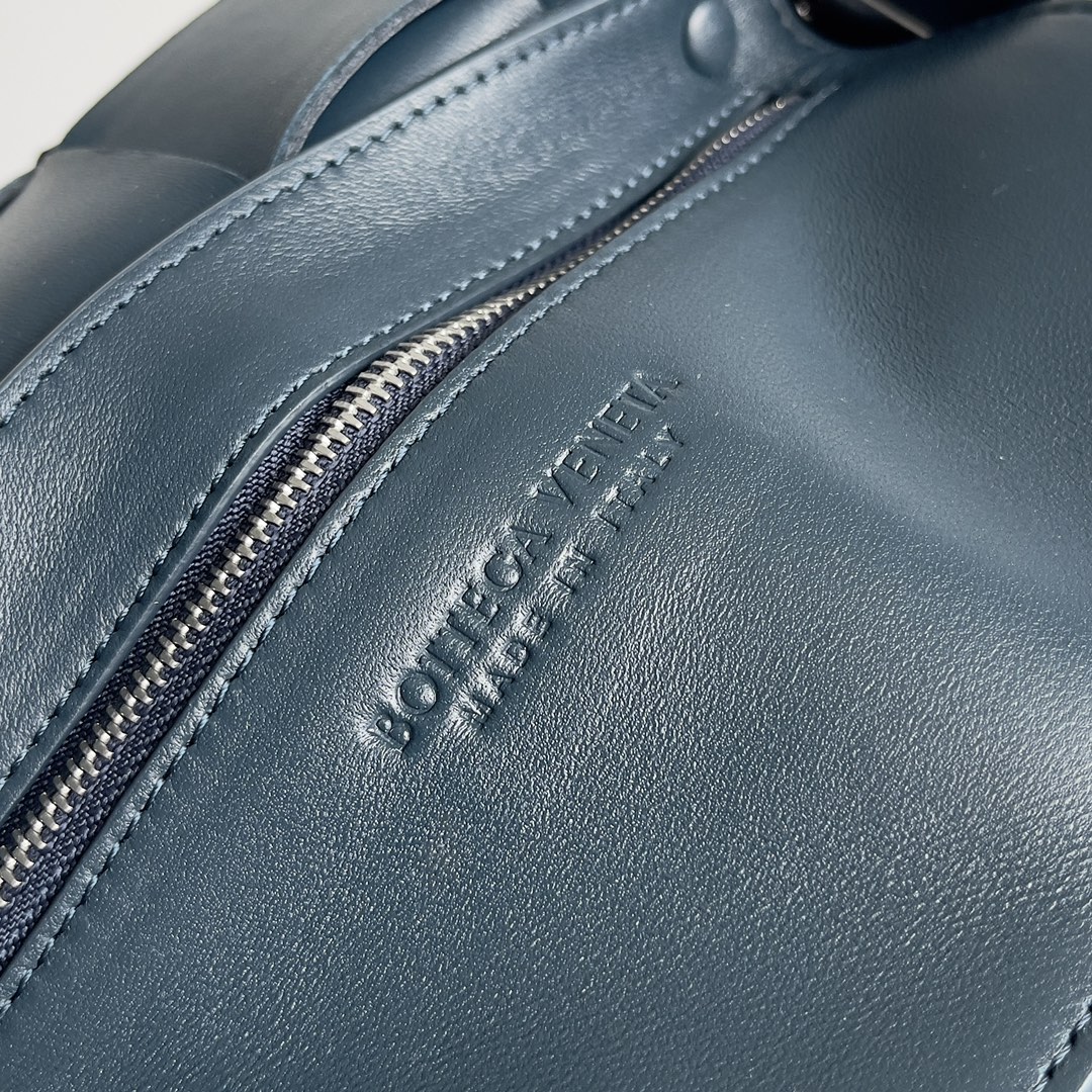 Bottega Veneta cassette bag 741777