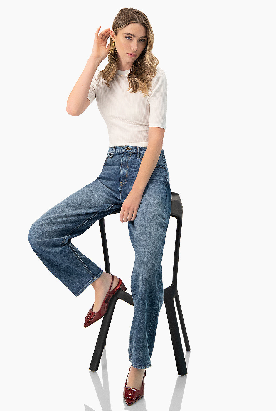 Blusa blanca de hombro abullonado
