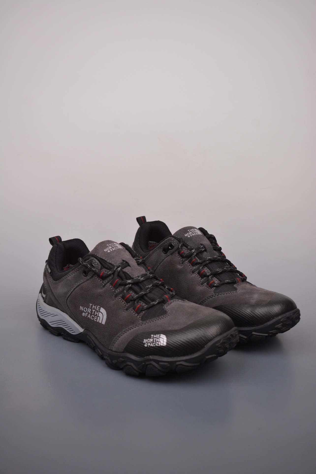 The North Face Cedar Mesa Low Hiking Shoes Dark Grey Black Silver ACNW6T7 869B