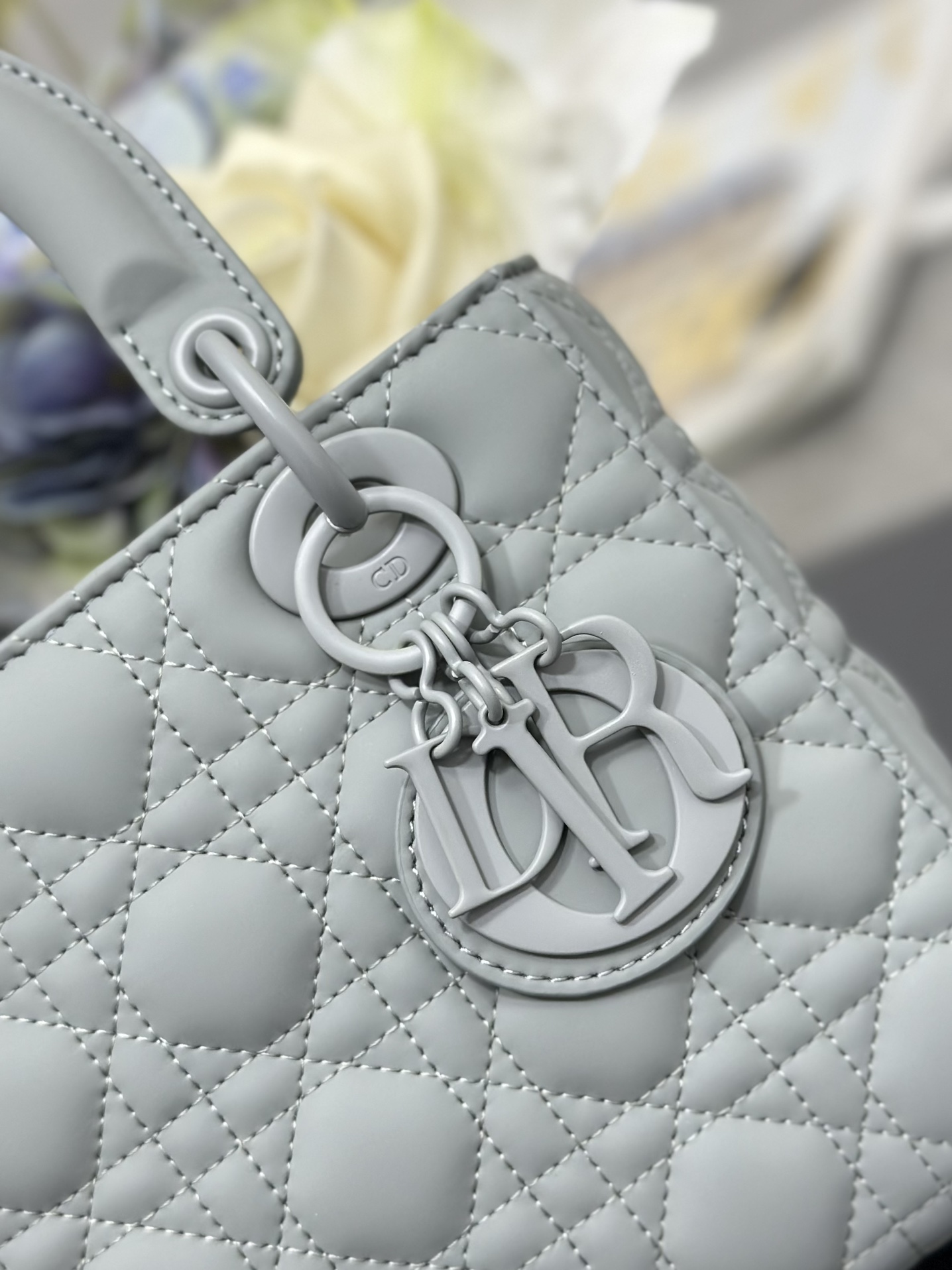 Dior Lady Dior My four-grid matte badge model M0538