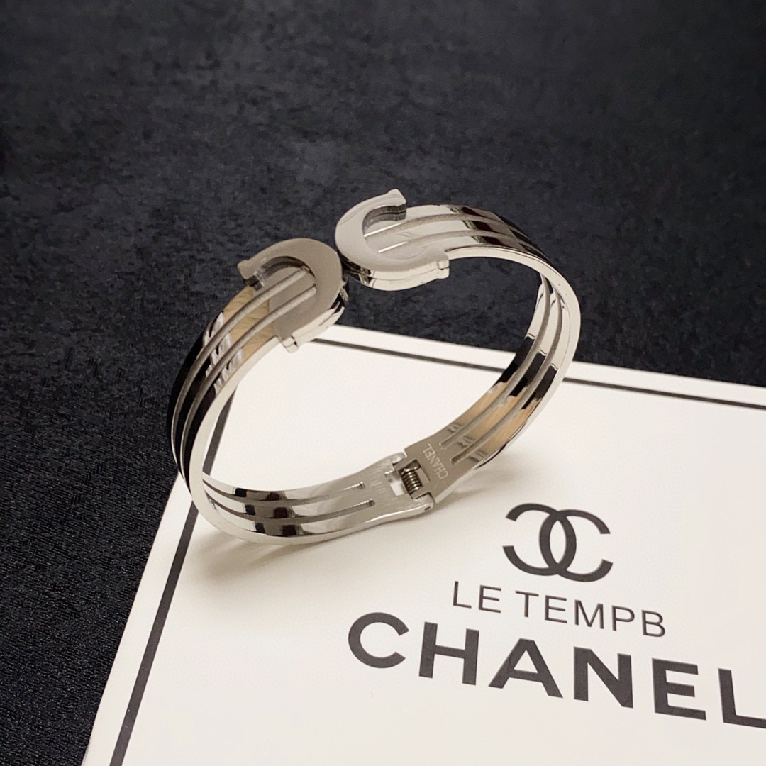 Chanel hollow bracelet