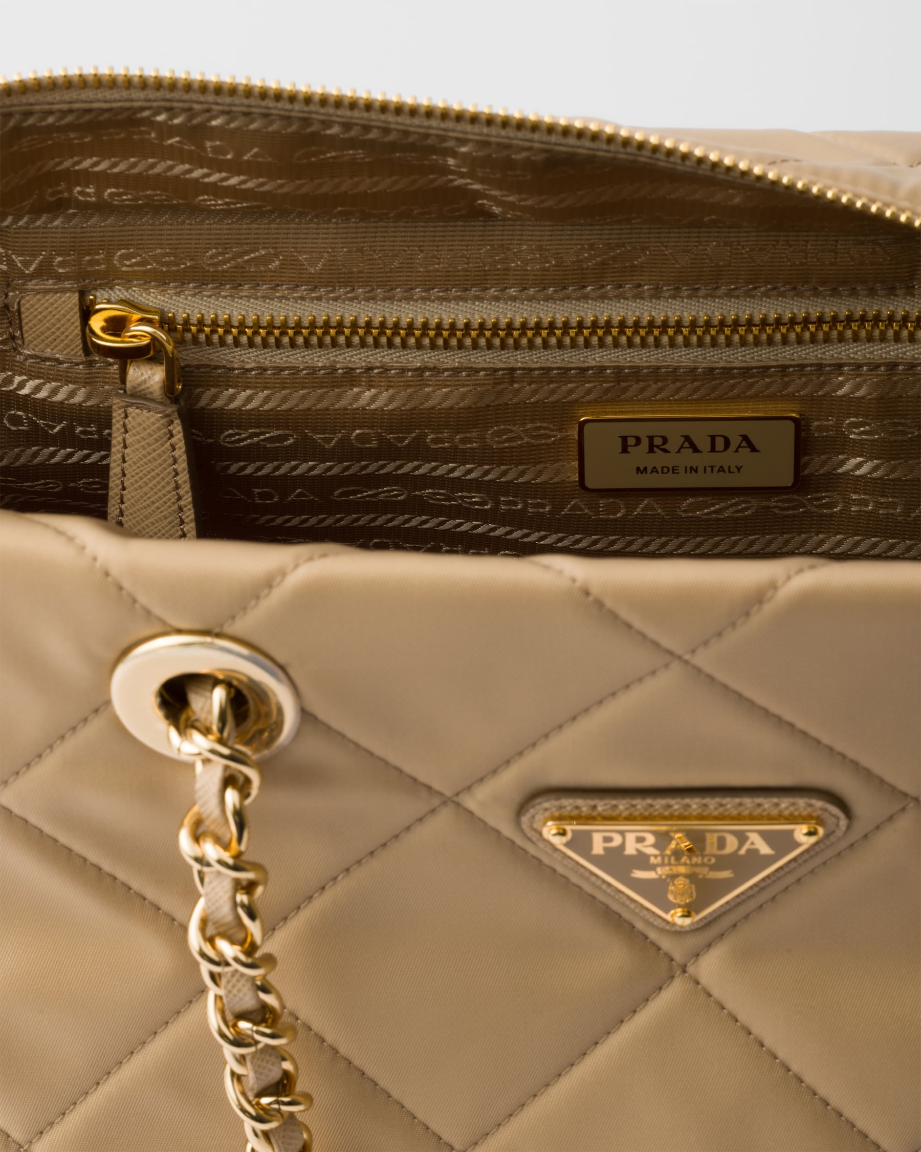 Prada Re-Edition 1995 Chaîne Medium Re-Nylon Tote1BG467_2AOS_F0040_V_COO